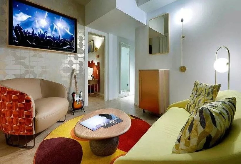 سوییت, Hard Rock Hotel Marbella