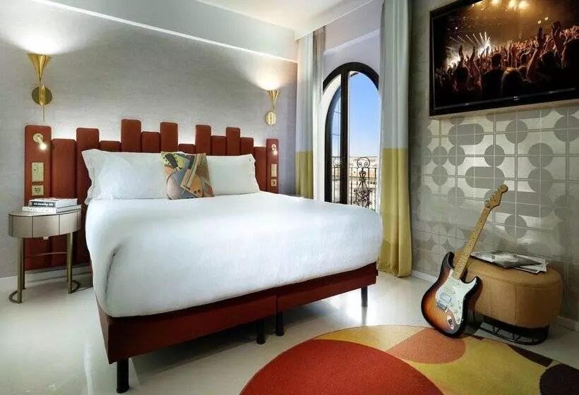 استودیوی استاندارد, Hard Rock Hotel Marbella