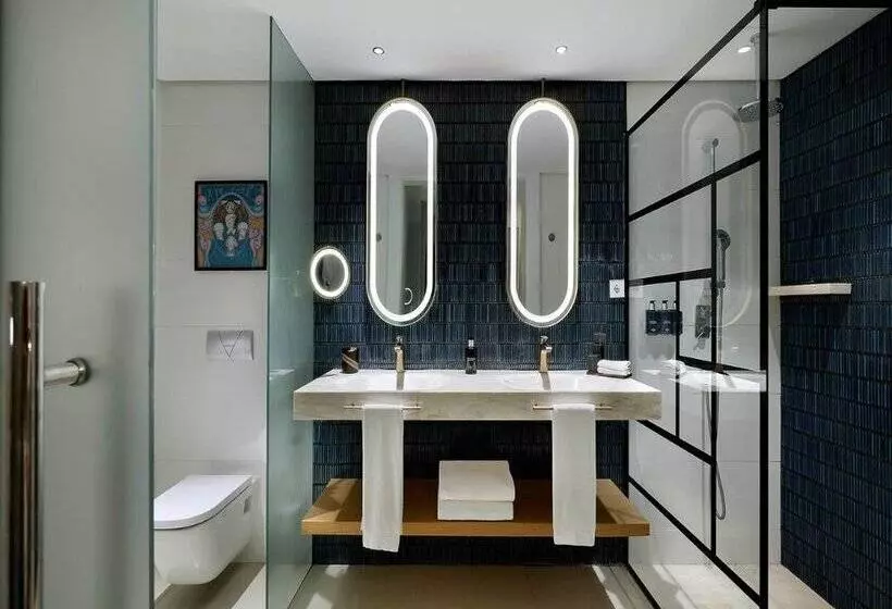 استودیوی استاندارد, Hard Rock Hotel Marbella