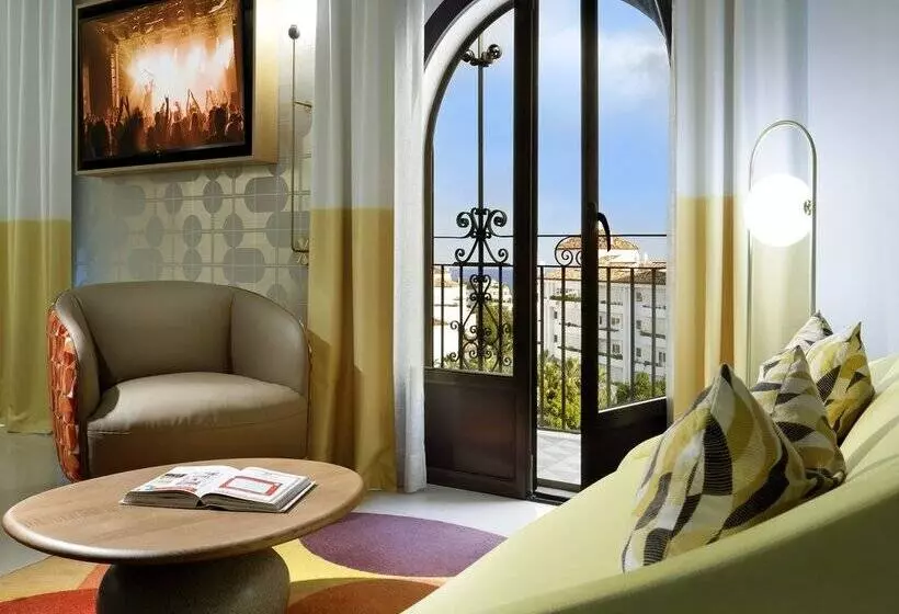 استودیوی استاندارد, Hard Rock Hotel Marbella
