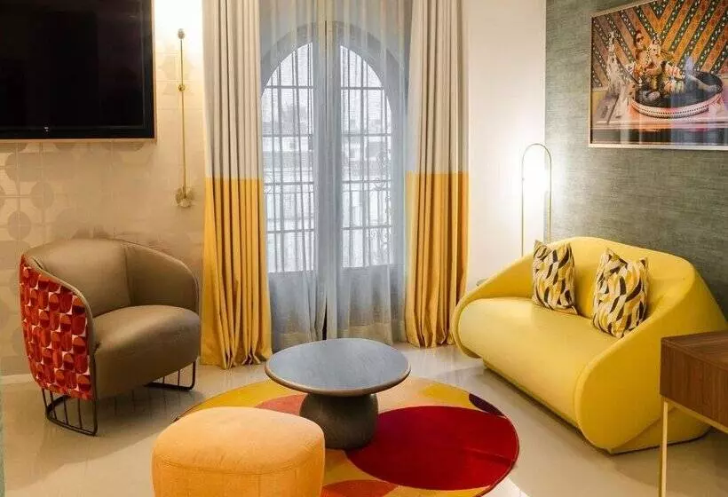 استودیوی استاندارد, Hard Rock Hotel Marbella