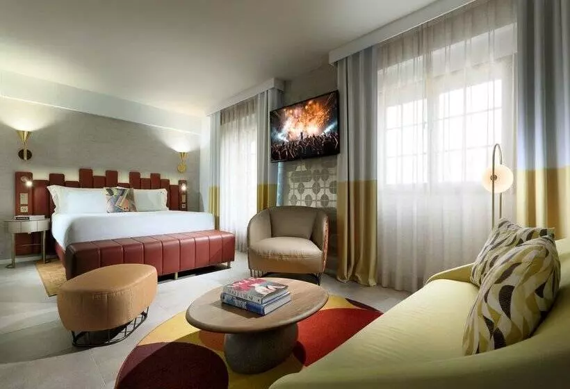 プールビュースタンダードステューディオ, Hard Rock Hotel Marbella