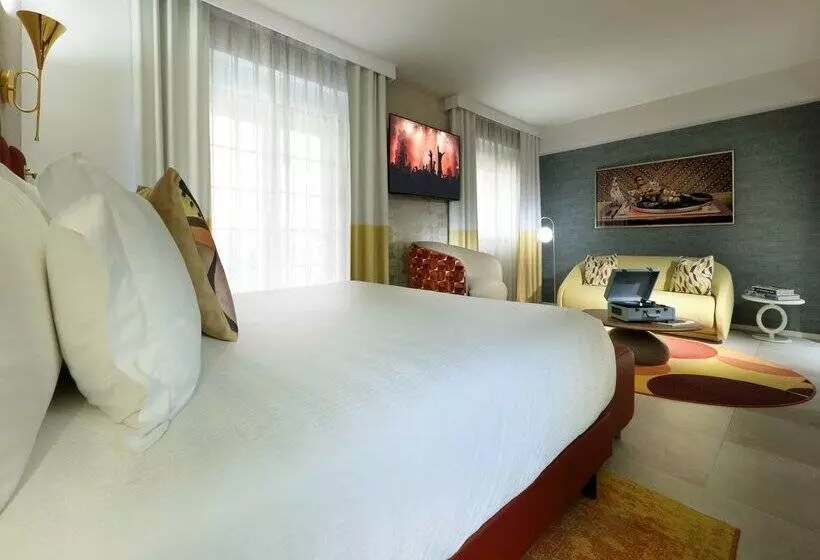 プールビュースタンダードステューディオ, Hard Rock Hotel Marbella