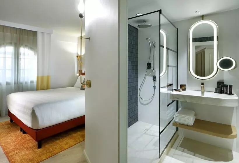 استودیوی استاندارد, Hard Rock Hotel Marbella