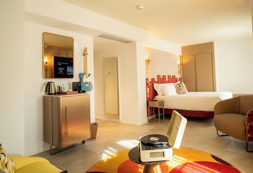 스탠다드 스튜디오, Hard Rock Hotel Marbella