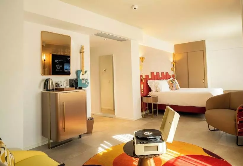 استودیوی استاندارد, Hard Rock Hotel Marbella