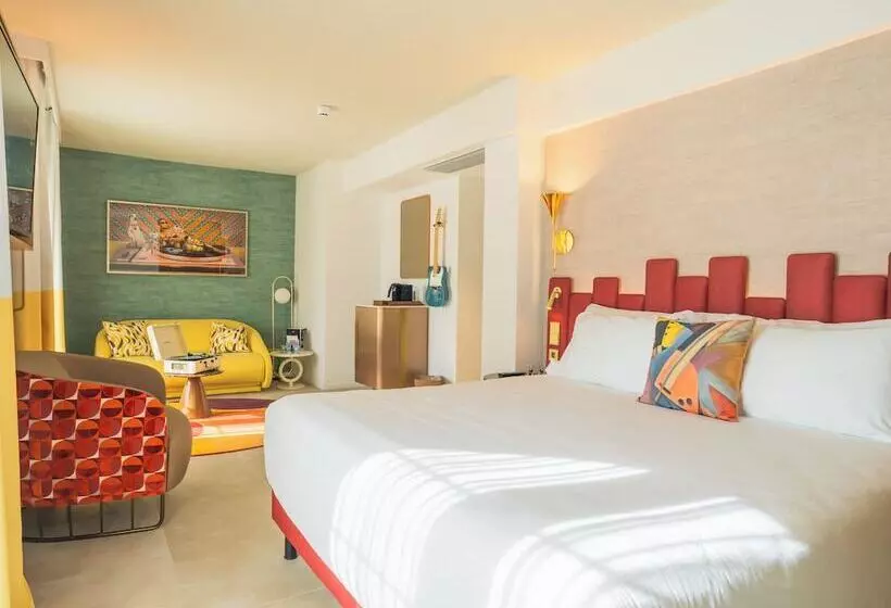 استودیوی استاندارد, Hard Rock Hotel Marbella