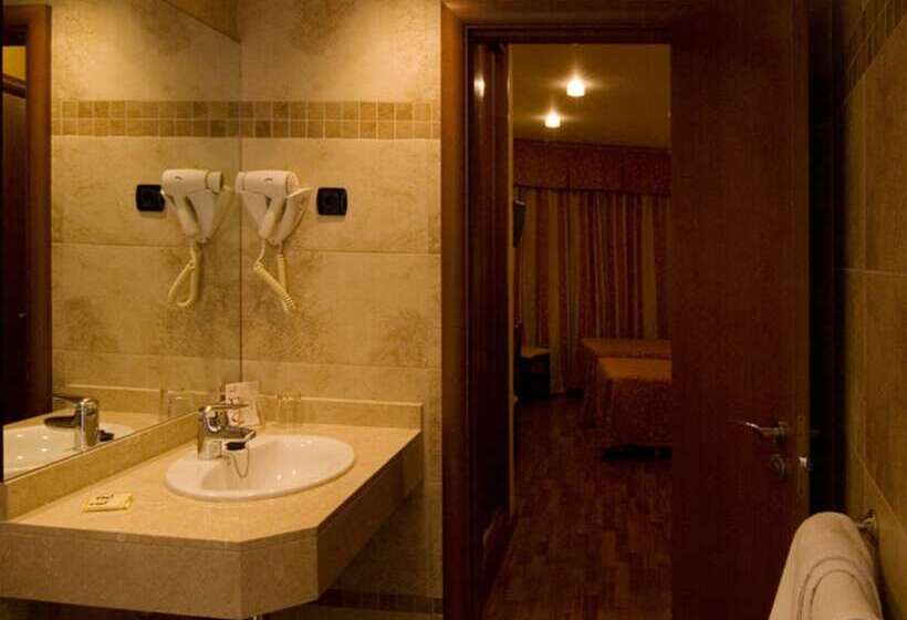 اتاق استاندارد, Carlos V Malaga