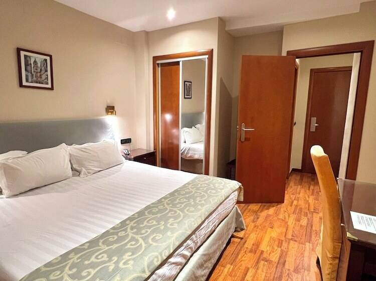 اتاق استاندارد, Carlos V Malaga