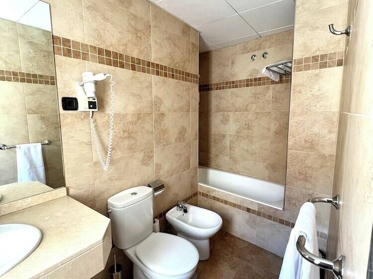 اتاق استاندارد یک نفره, Carlos V Malaga