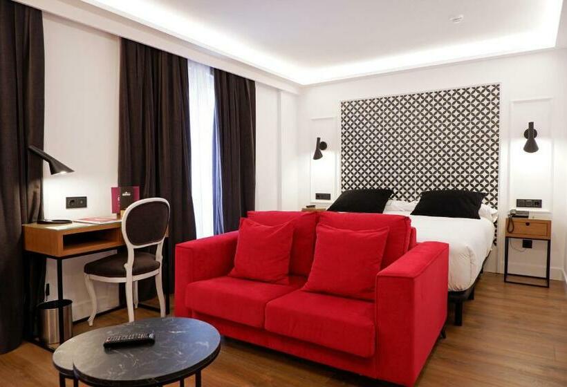 جناح جونيور, Colon Plaza