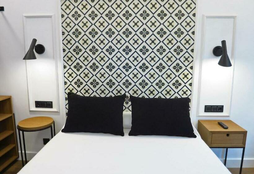 جناح جونيور, Colon Plaza