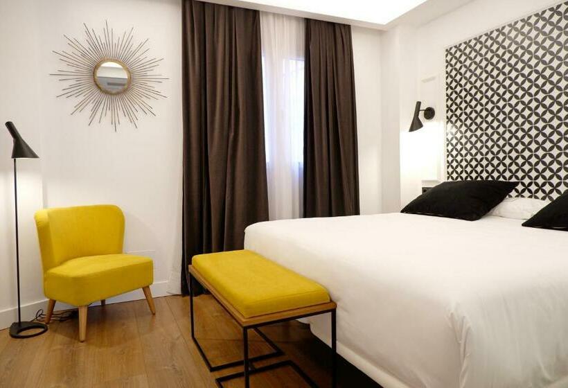 جناح ديلوكس, Colon Plaza