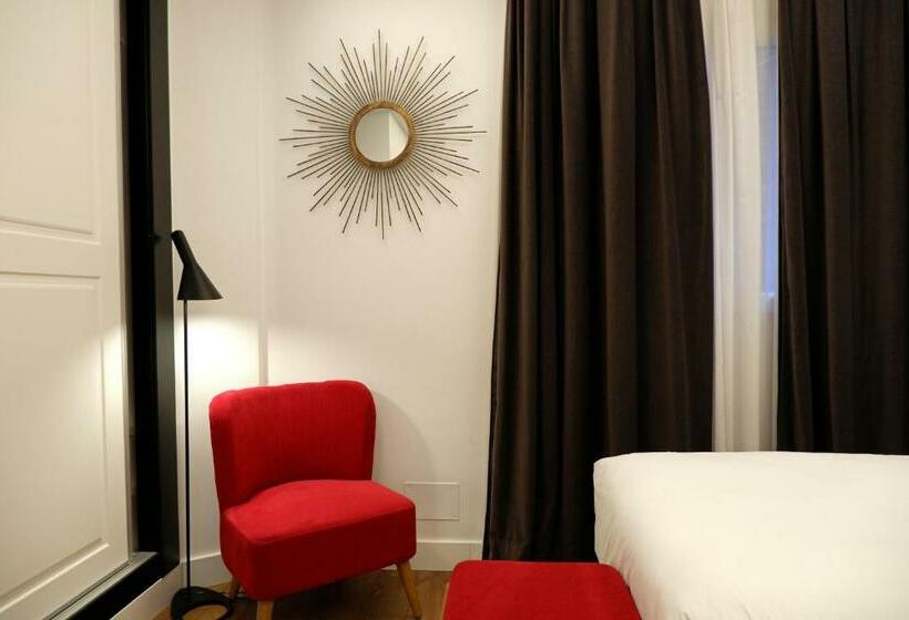 جناح ديلوكس, Colon Plaza