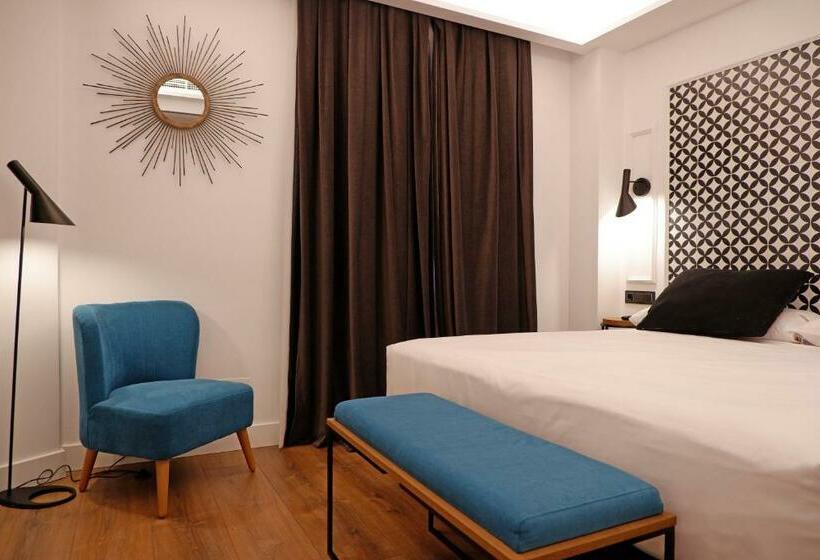 جناح ديلوكس, Colon Plaza