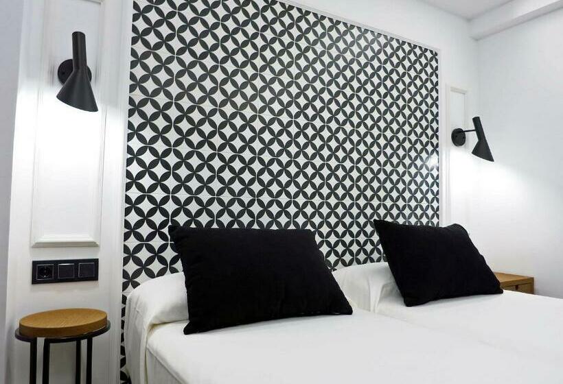 جناح ديلوكس, Colon Plaza