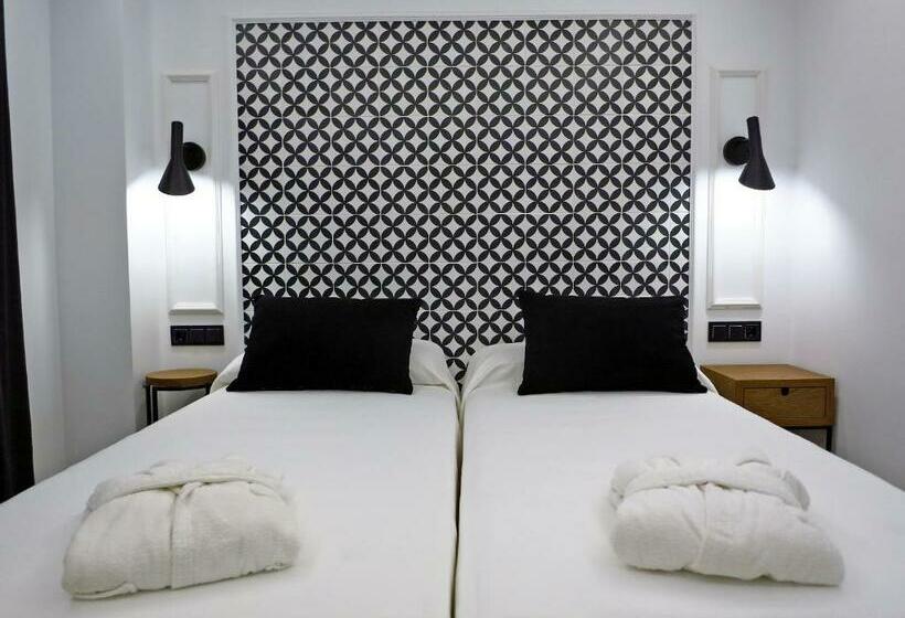 جناح ديلوكس, Colon Plaza