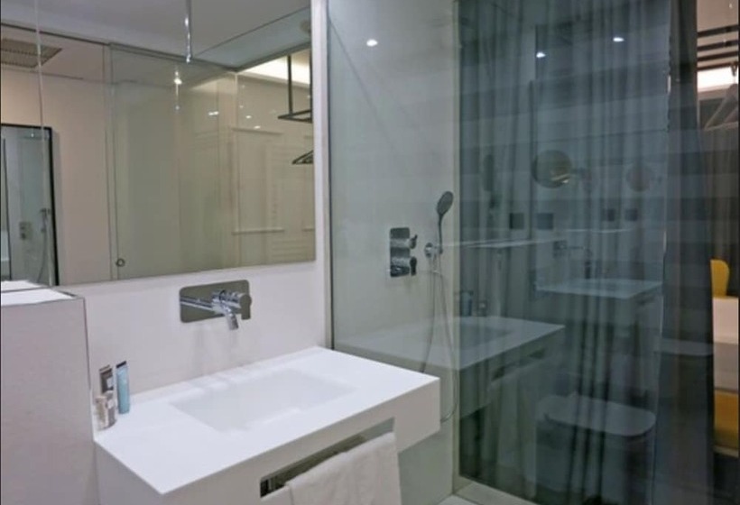 جناح جونيور, Colon Plaza