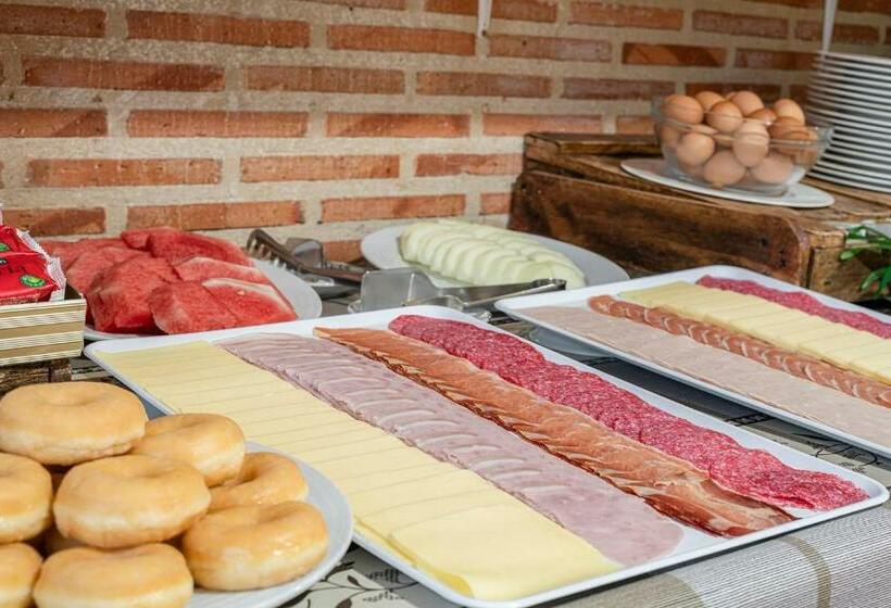 اتاق استاندارد اینتریور, Corregidor