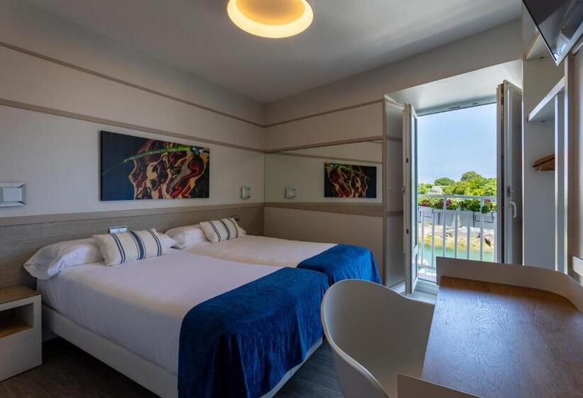 غرفة قياسية مطلّة علي البحر مزوَّدة بشُرفة, &spa El Puerto