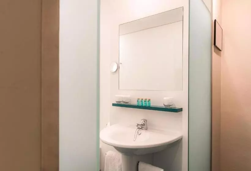 Üç Kişilik Standart Oda, Emporda