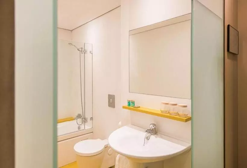Üç Kişilik Standart Oda, Emporda
