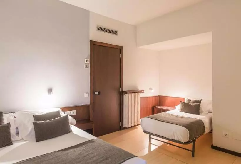 Üç Kişilik Standart Oda, Emporda