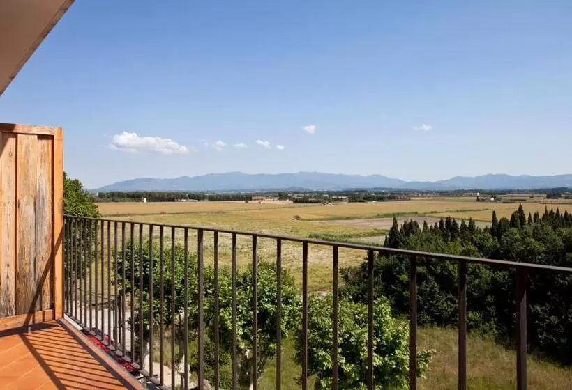 Superior Oda, Emporda
