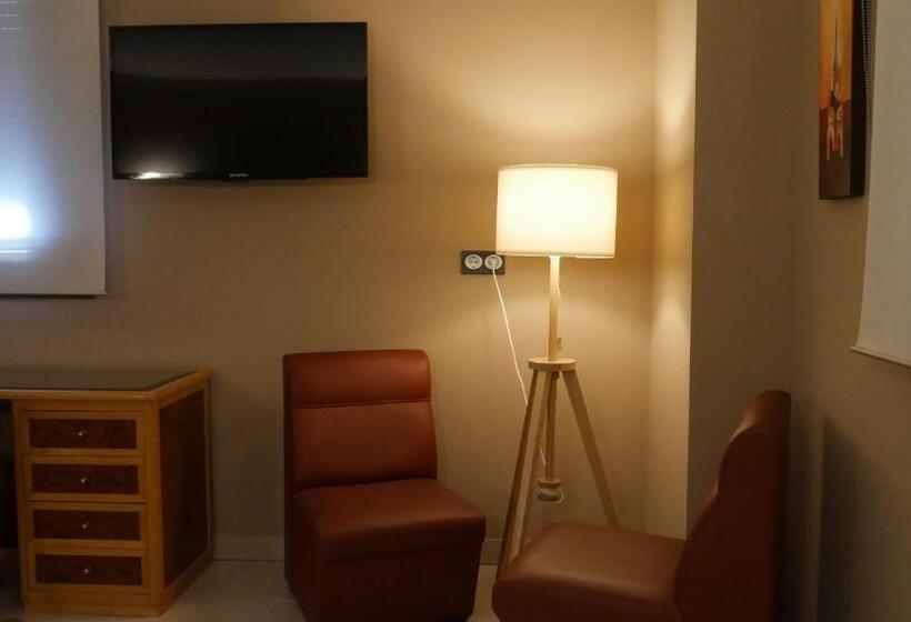 スタンダードルーム, Escuela San Cristobal