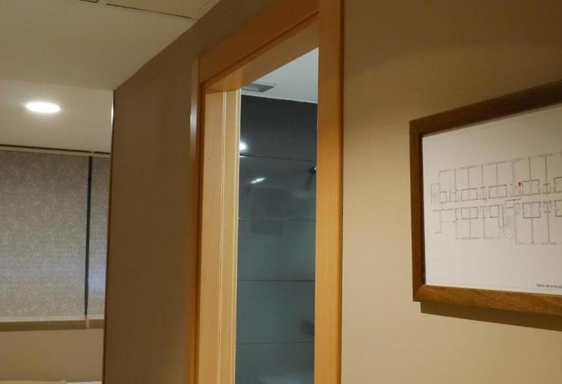 スタンダードルーム, Escuela San Cristobal