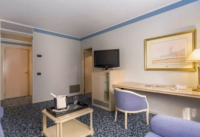 Junior Suite, Exe Boston