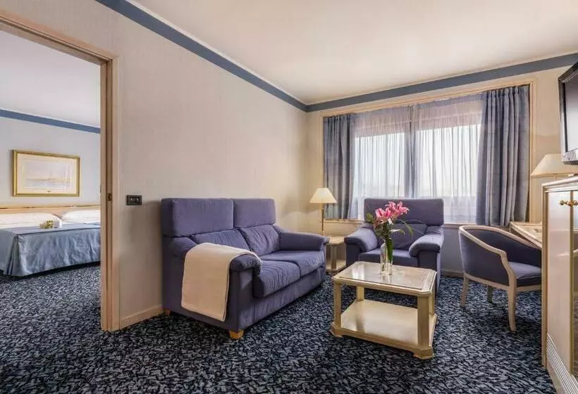 Family Room, Exe Boston