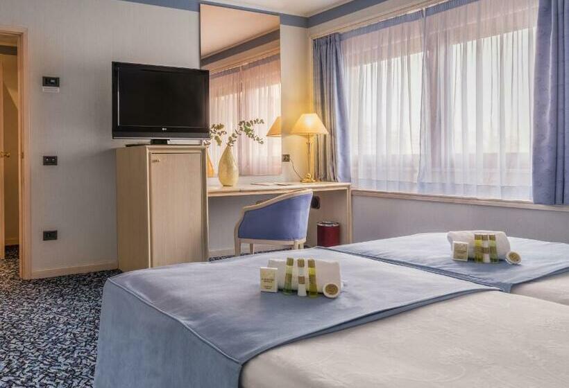 패밀리 룸, Exe Boston