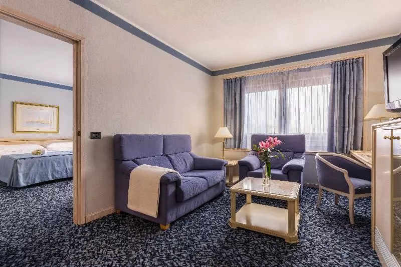Family Room, Exe Boston