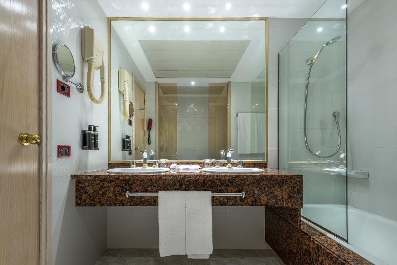 패밀리 룸, Exe Boston