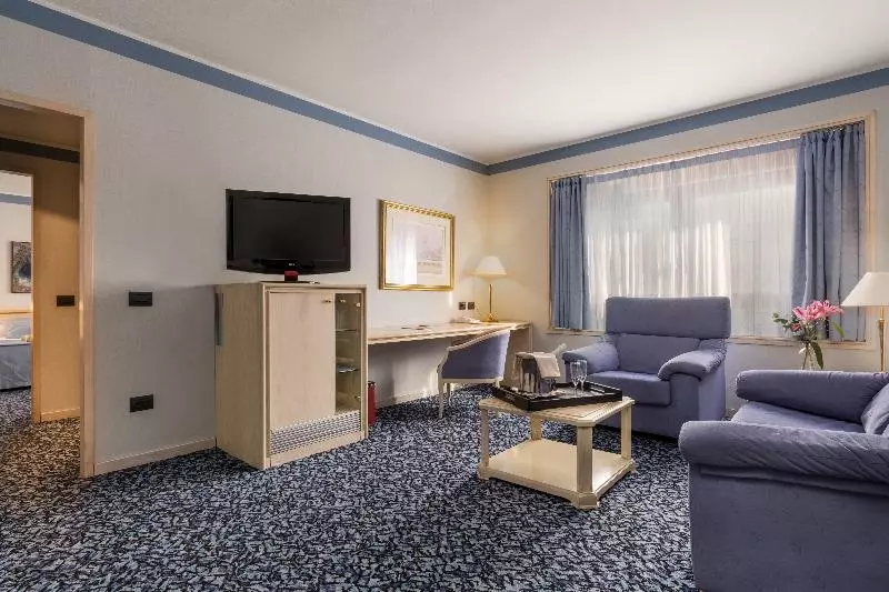 Junior Suite, Exe Boston
