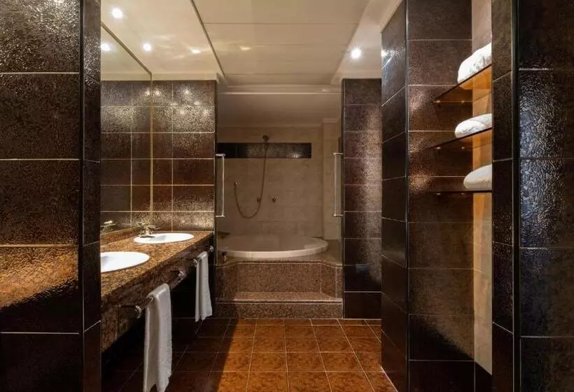 Junior Suite, Exe Boston