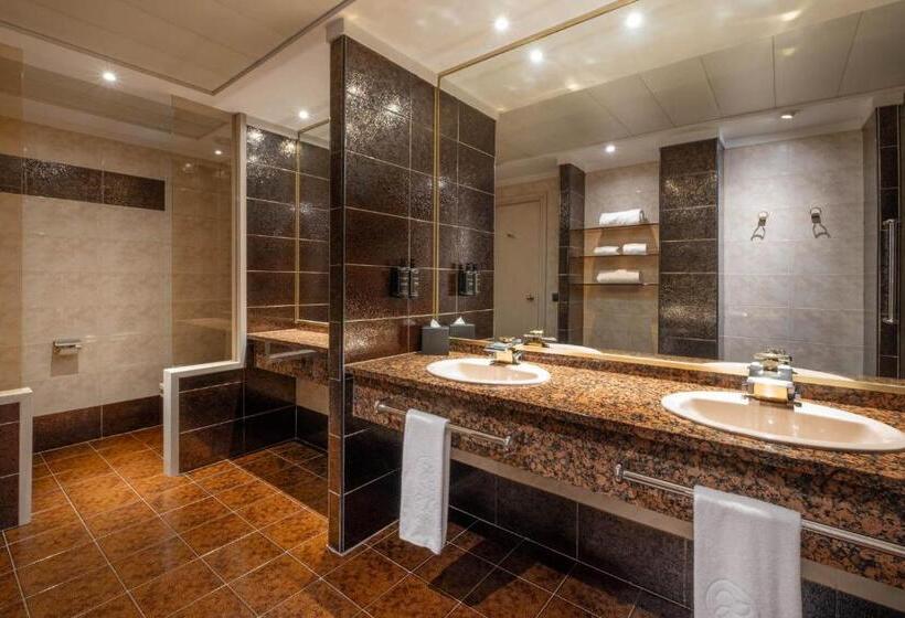 주니어 스위트, Exe Boston