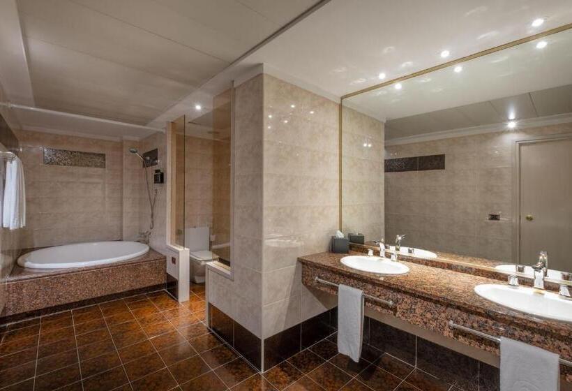 패밀리 룸, Exe Boston