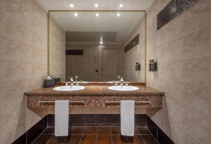 패밀리 룸, Exe Boston