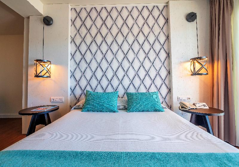 اتاق خانوادگی, Golden Donaire Beach