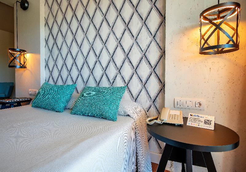 اتاق خانوادگی, Golden Donaire Beach