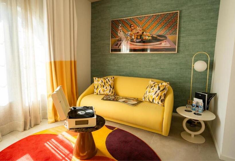 スタンダードスタジオ, Hard Rock Hotel Marbella