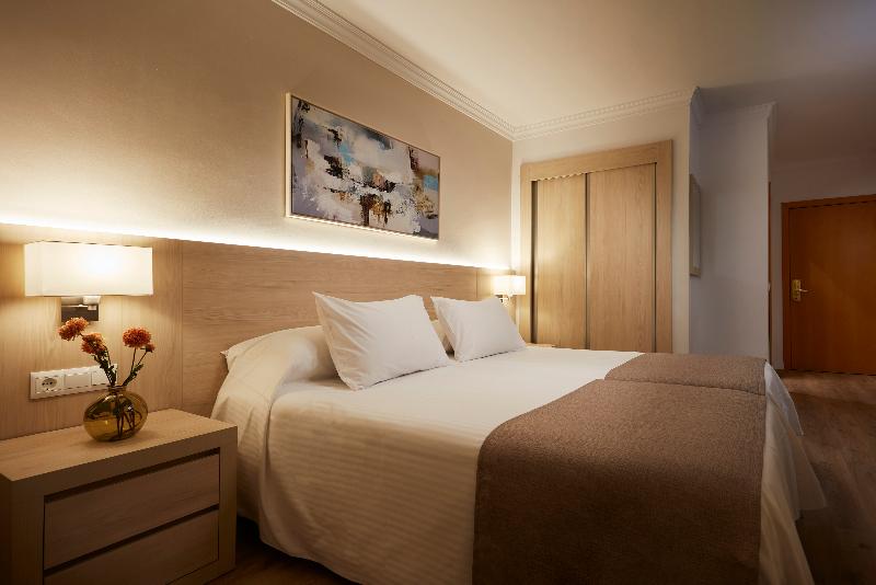 高级房间侧面带海景, Las Arenas, Affiliated by Melia