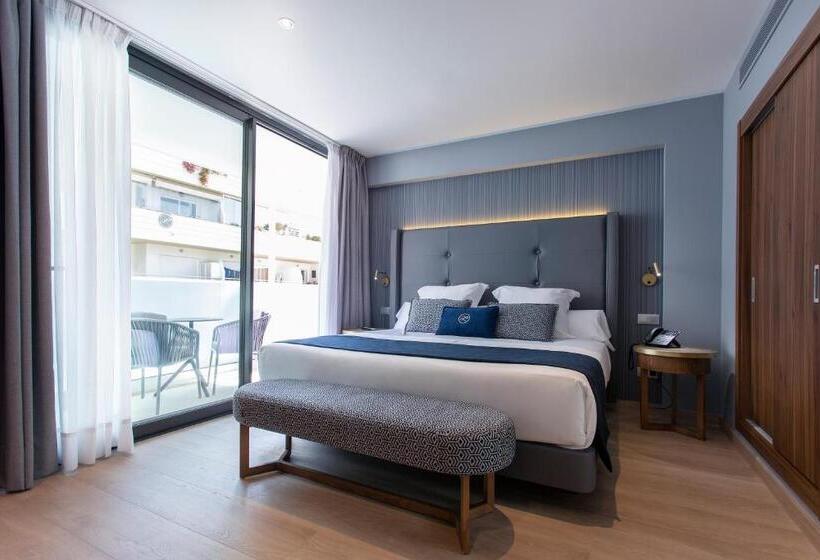 Premium room with terrace, Lima   Adults Recommended