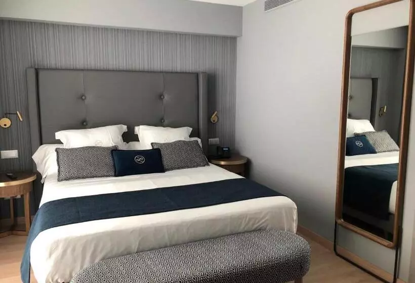 Premium Zimmer mit Terrasse, Lima   Adults Recommended