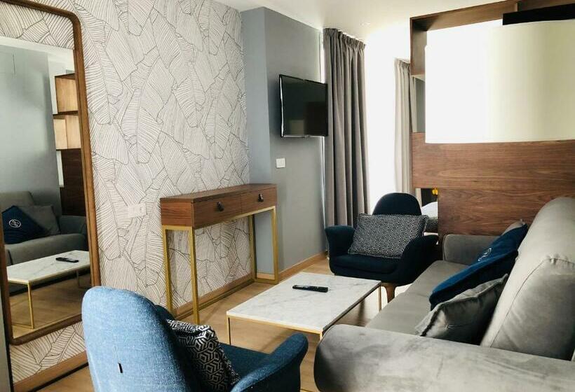 جناح, Lima   Adults Recommended