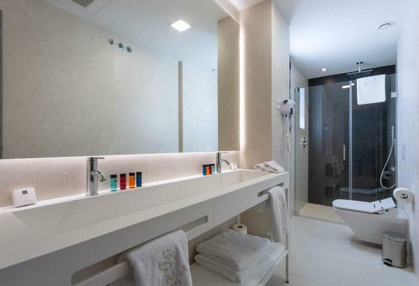 جناح, Lima   Adults Recommended