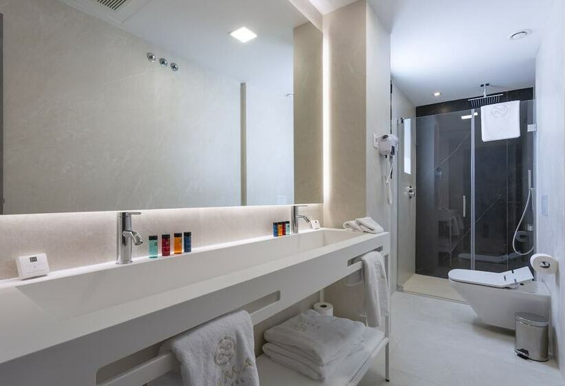 جناح, Lima   Adults Recommended