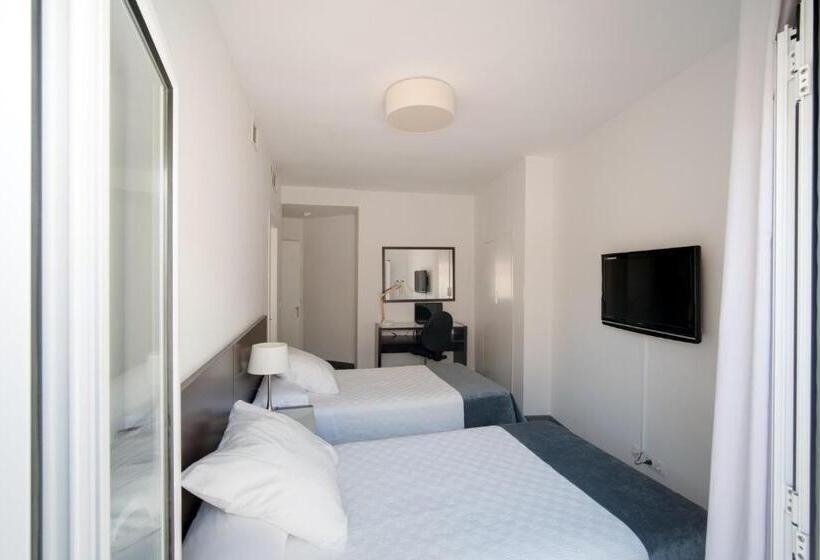 اتاق استاندارد سه نفره, Madrid De Sevilla